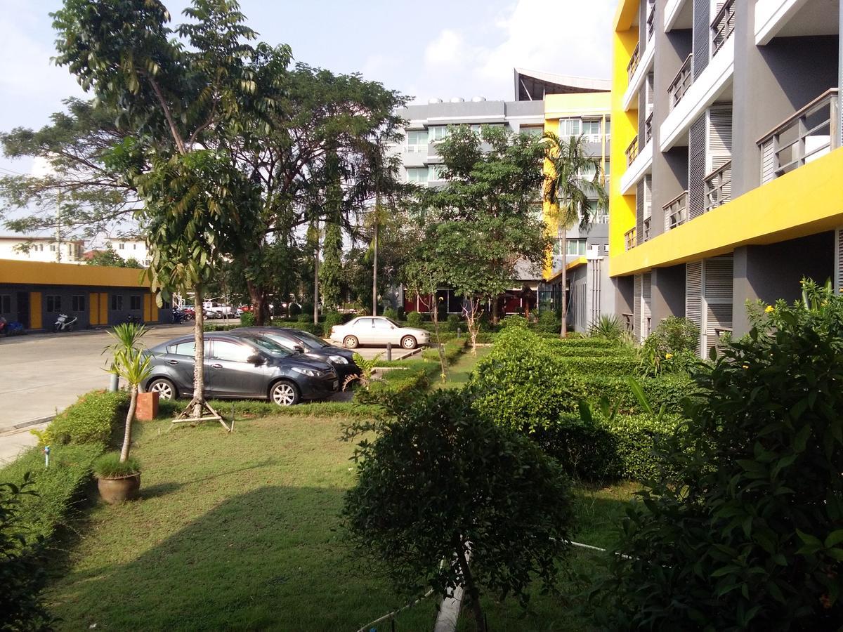 The Park 304 Executive Serviced Apartment Si Maha Phot Exterior photo