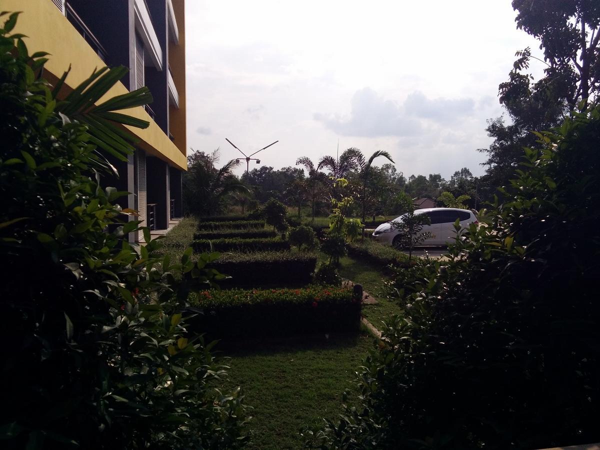 The Park 304 Executive Serviced Apartment Si Maha Phot Exterior photo