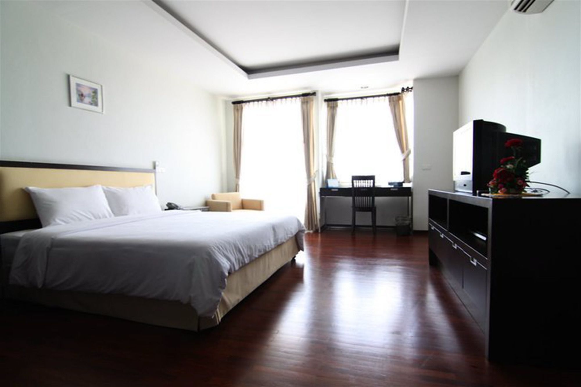 The Park 304 Executive Serviced Apartment Si Maha Phot Exterior photo
