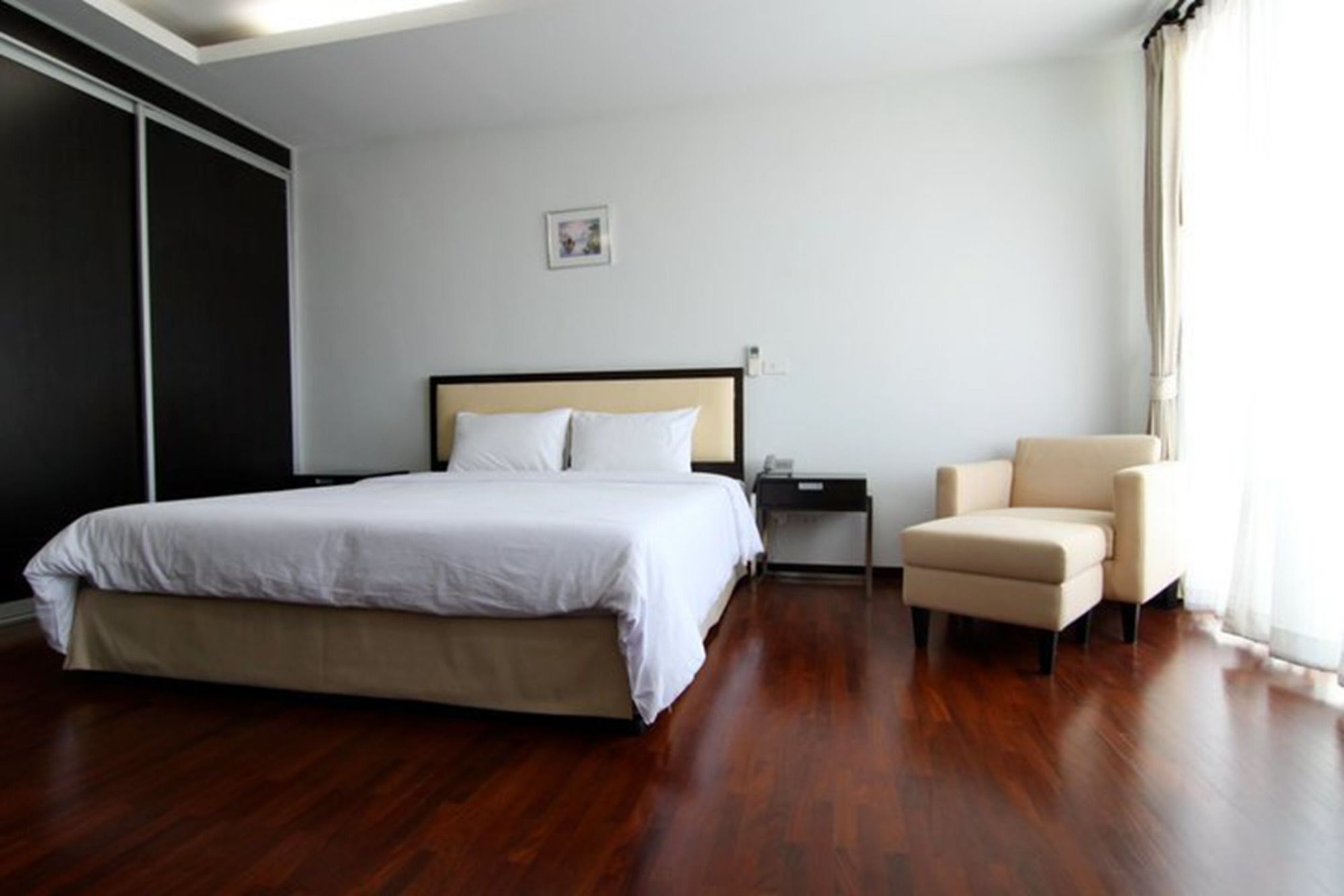 The Park 304 Executive Serviced Apartment Si Maha Phot Exterior photo